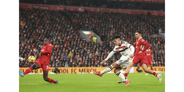 Manchester United odbija izgubiti pet utakmica zaredom i remizira 2-2 s Liverpoolom Manchester United odbija izgubiti pet utakmica zaredom i remizira 2-2 s Liverpoolom